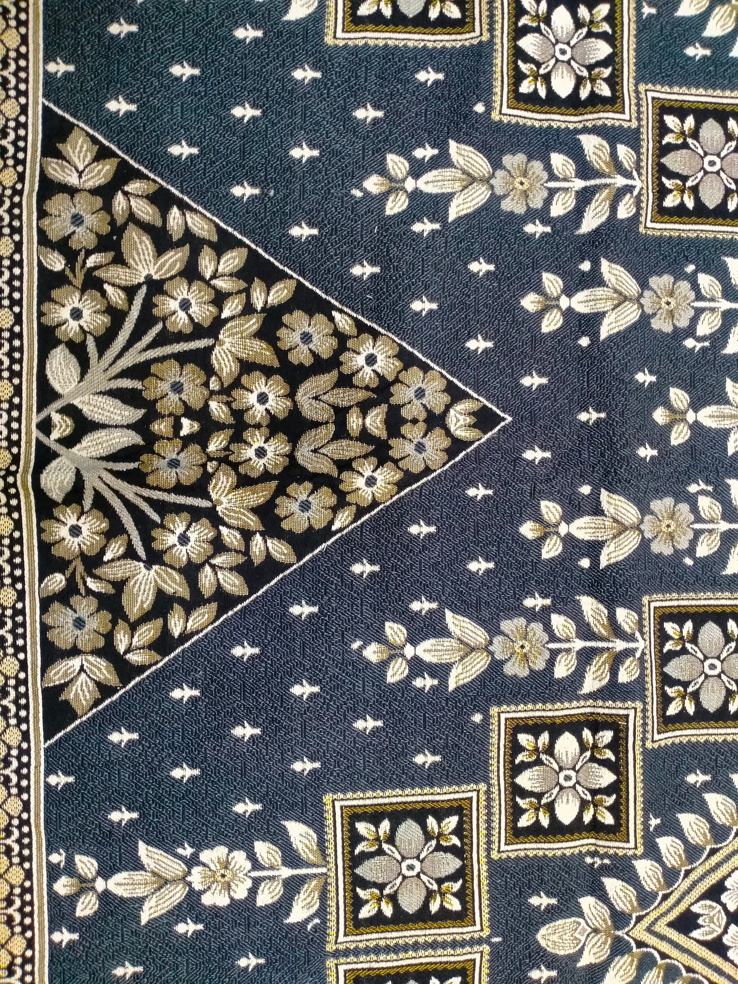 Traditional Multani Jazem – 9x12 Ft – Twin Floral Medallion FT