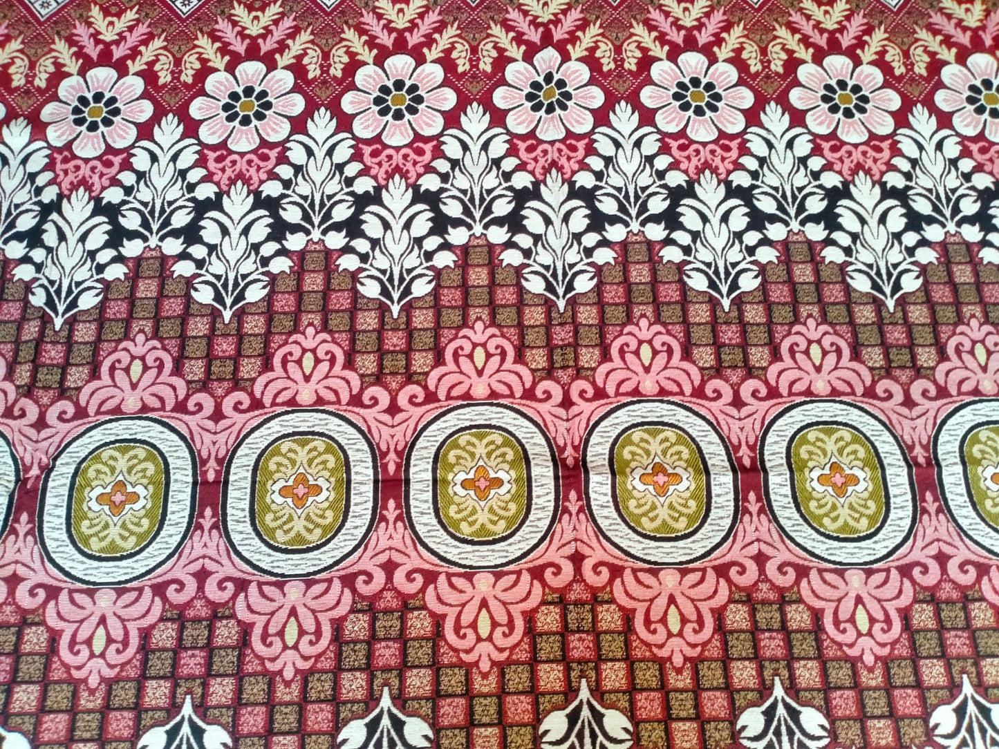 Traditional Multani Jazem – 9x11.5 Ft – Chevron Medallion Classic