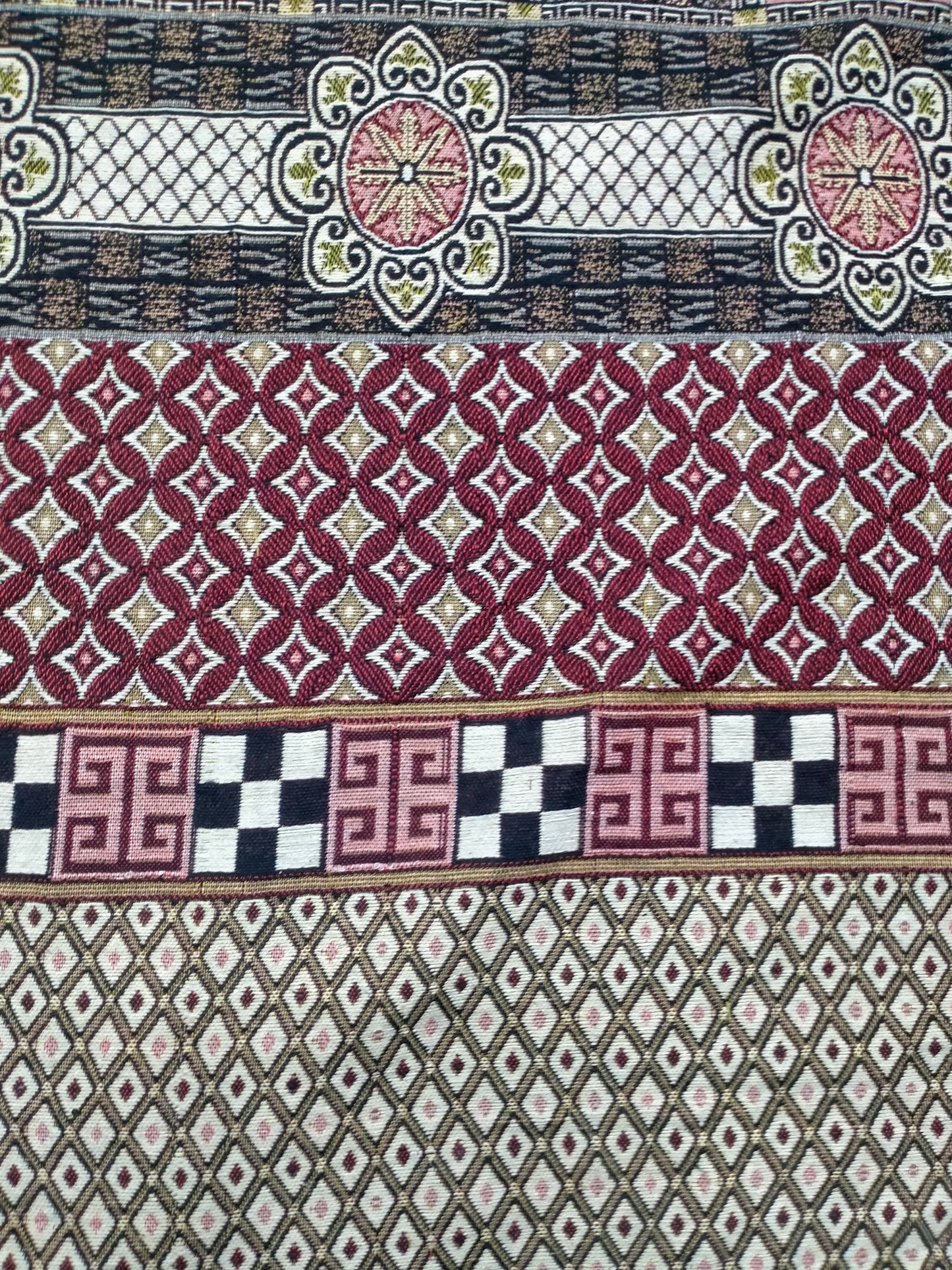 Traditional Multani Jazem – 9x11.5 Ft – Geometric Signature Design