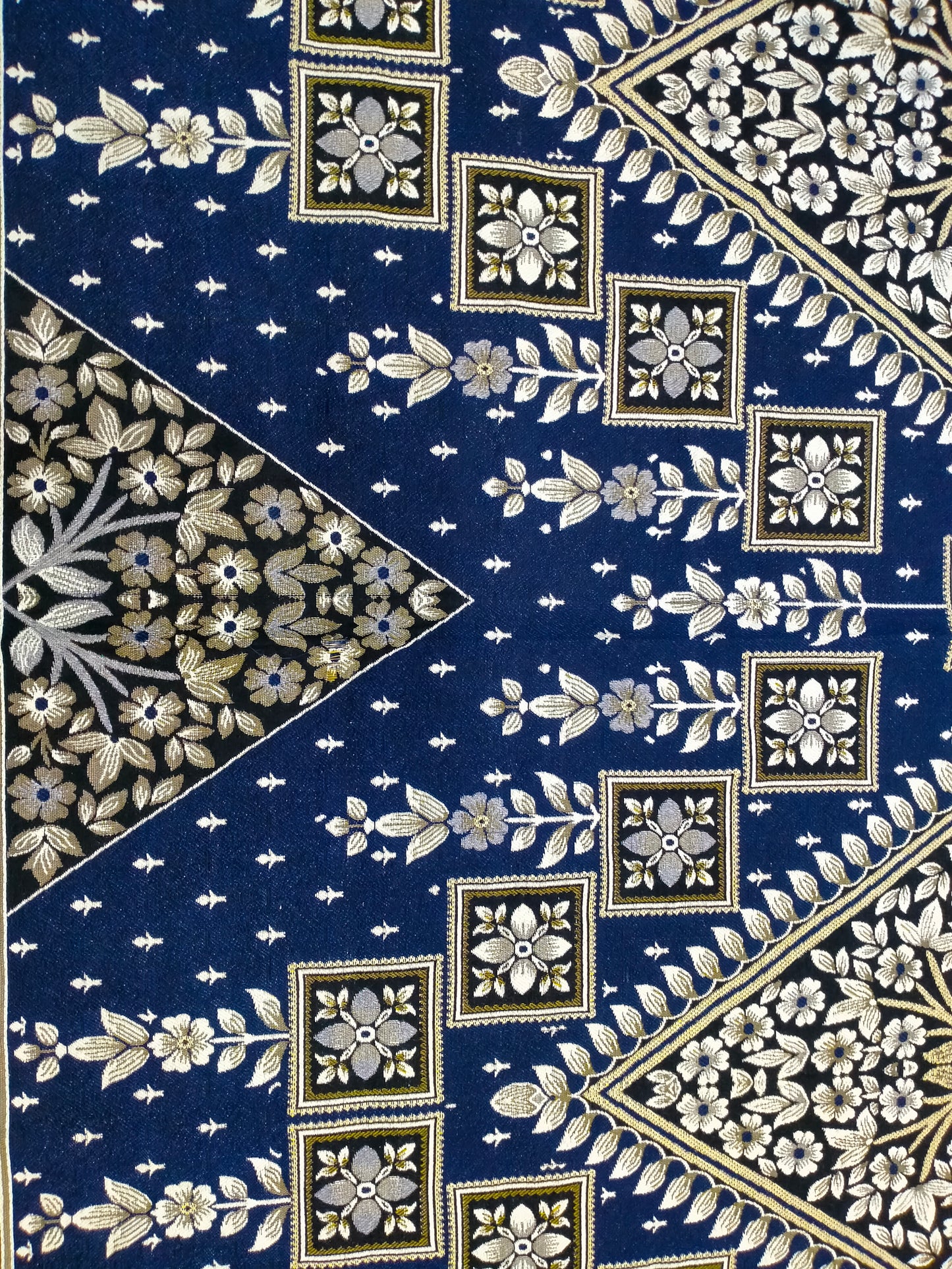 Traditional Multani Jazem – 9x12 Ft – Twin Floral Medallion FT