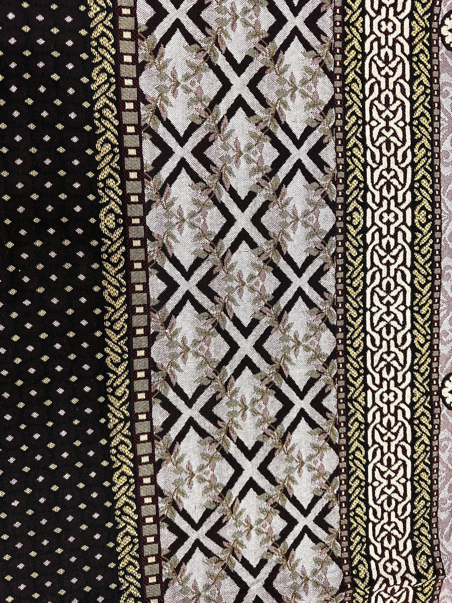 Classic Maroon Multani Bedsheet – Central Zigzag Pattern