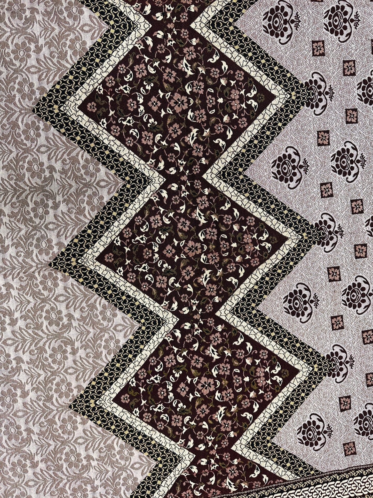 Classic Maroon Multani Bedsheet – Central Zigzag Pattern