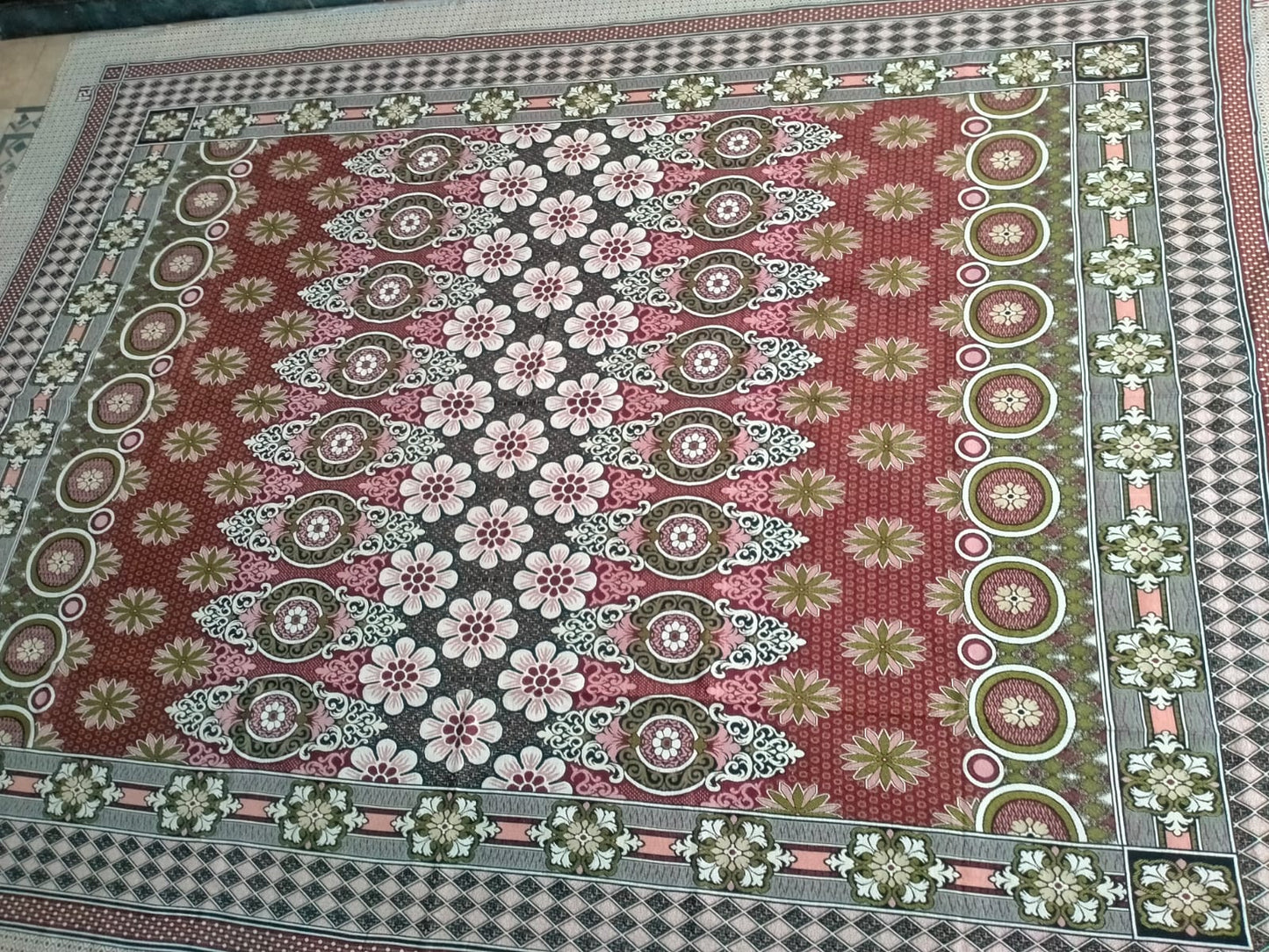 Traditional Multani Jazem - 9x15 Ft – Olive Red Floral Starburst