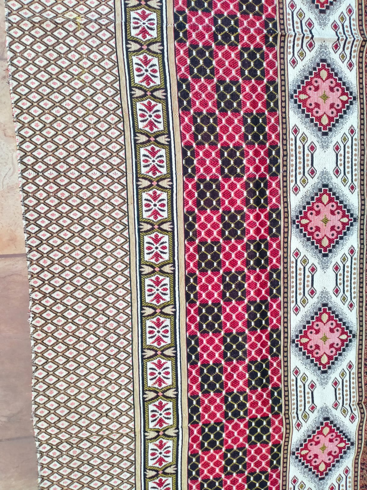 Traditional Multani Jazem – 9x11.5 Ft – Chevron Medallion Classic