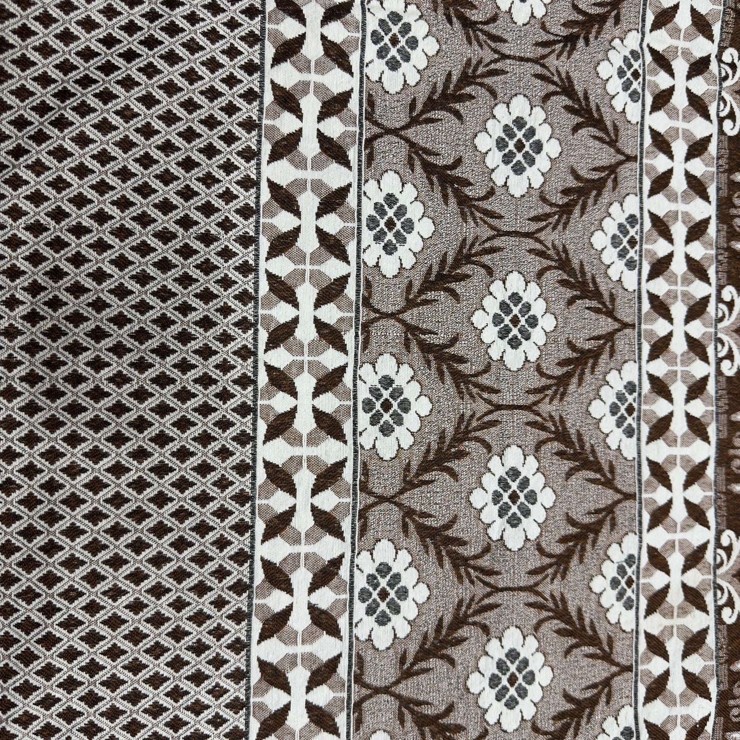 Mehroon Diamond Motif Multani Bedsheet Set
